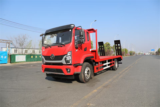 云南平板拖车厂家带你了解一下平板拖车安全操作知识